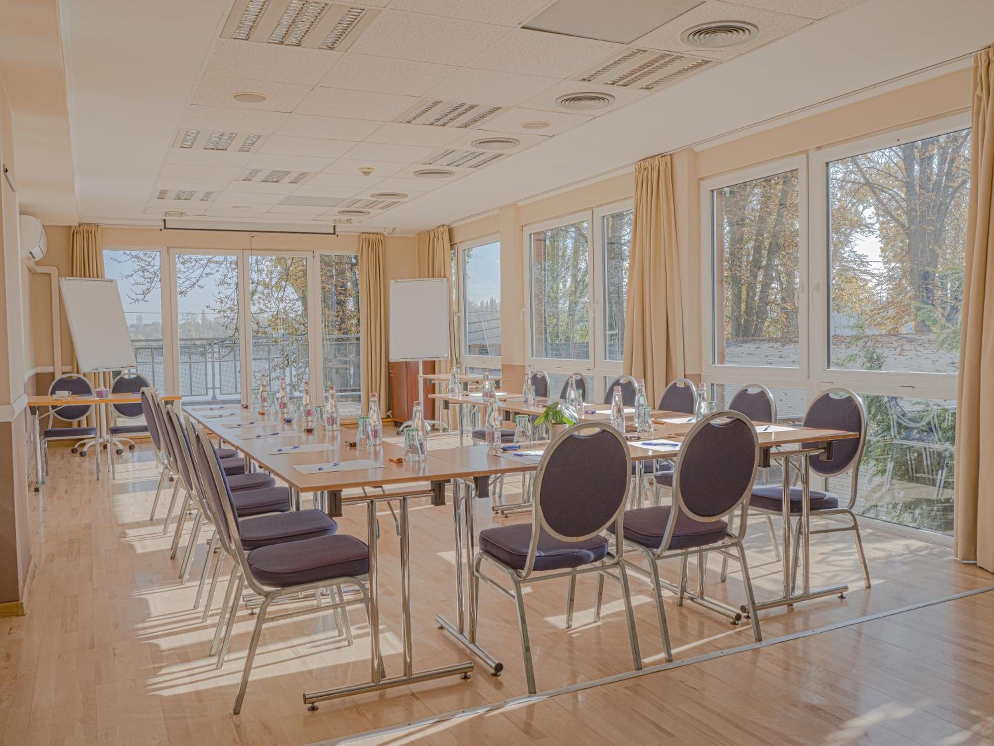 Holiday Beach Budapest Wellness Hotel With Sauna Park Екстер'єр фото
