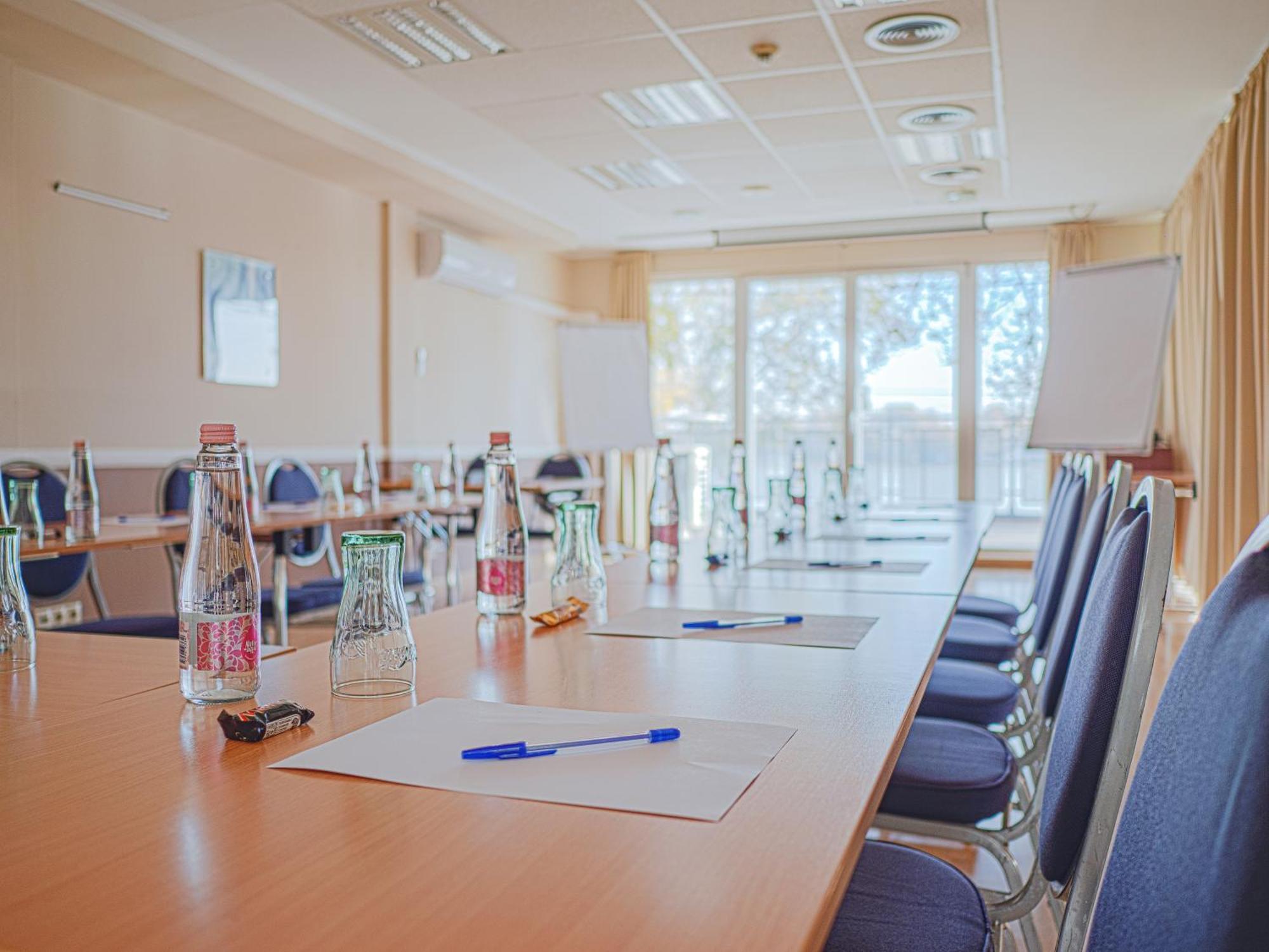 Holiday Beach Budapest Wellness Hotel With Sauna Park Екстер'єр фото